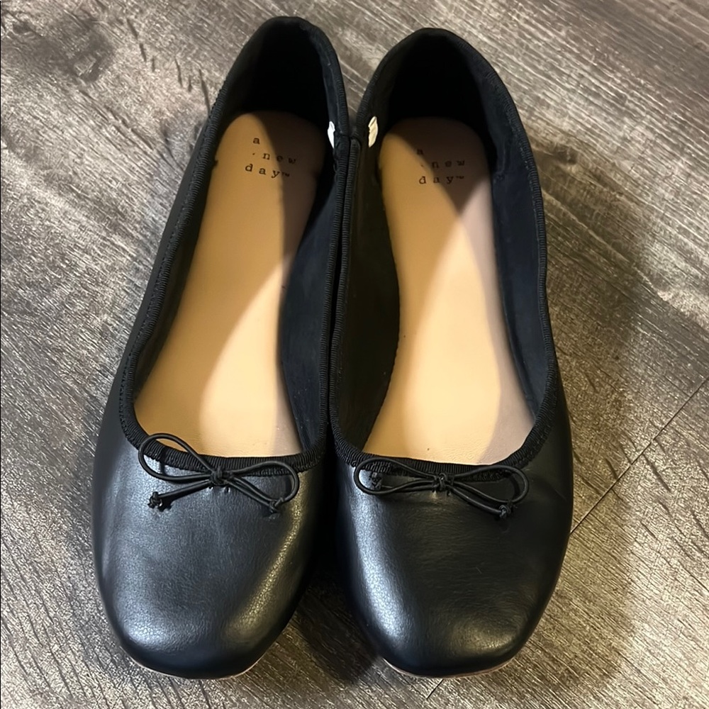 A New Day Women's Black Ballet Flats! Barely worn!!